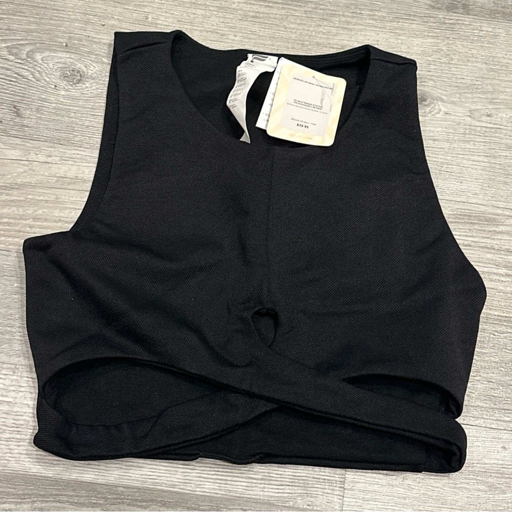 Fabletics Seamless Low Impact Keyhole Midi Bra XL retails $40 NWT